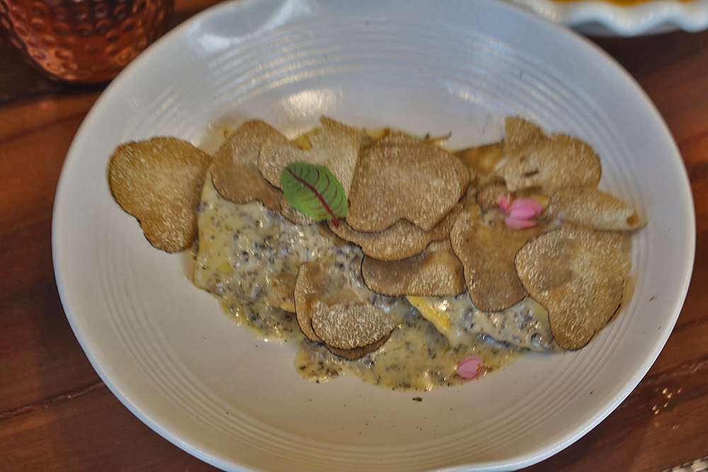 อัญโญล็อตติ(Agnolotti) เกี๊ยวอิตาเลียนไส้ชีสบูราต้าราดซอสเห็ดพอร์ชินี