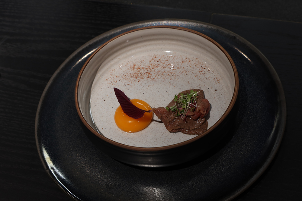 เนื้อสันในแองกัสนุ่มๆกับไข่แดงออร์แกนิก