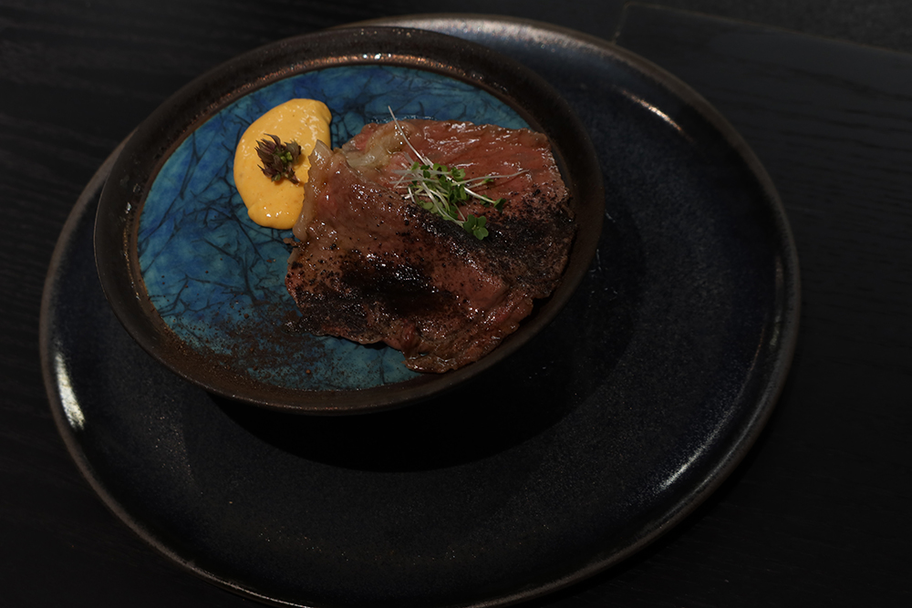 เนื้อวากิวฮอกไกโดเกรด A3 กับไข่หอยเม่น