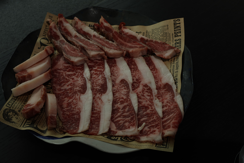 คอร์สเนื้อย่างสามอย่าง