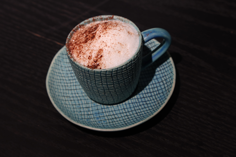 ไอริชคอฟฟี่โรยหน้าด้วยผงไขมันเนื้อรมควัน