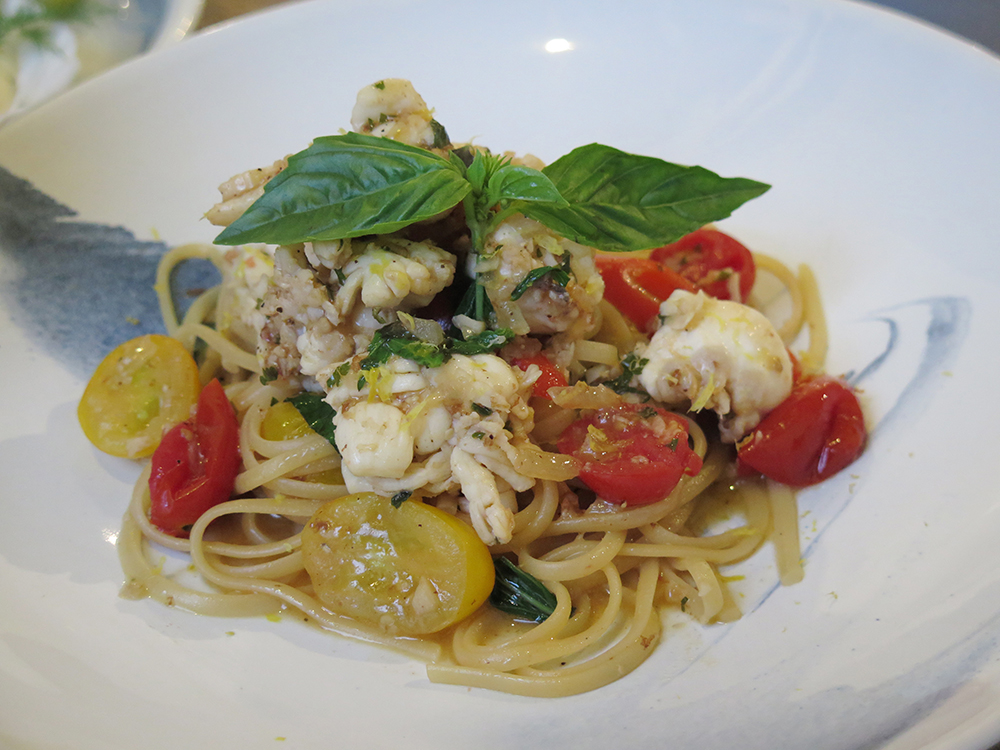 ลืงกวินี่ผัดกับเบย์ล็อบสเตอร์ใส่ไวน์ขาว