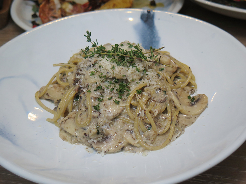 สปาเก็ตตี้แบล็คทรัฟเฟิลครีมซอส