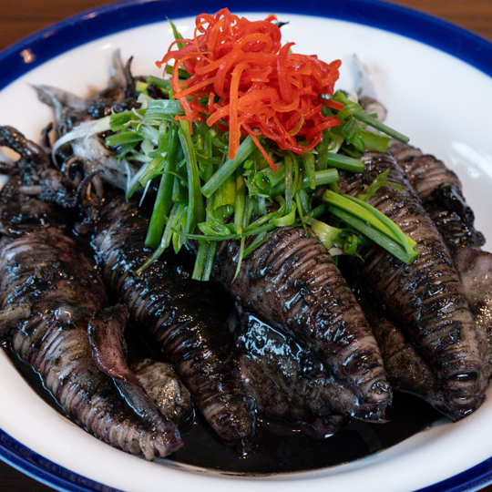 เคล็ดลับความนุ่มหนึบของเมนู “หมึกไข่ผัดโคลน”  (เซฟอิน ณรงค์ฤทธิ์ แซ่ขอ)