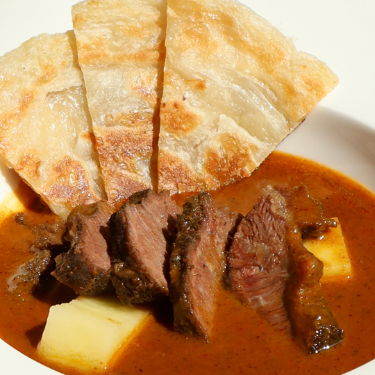 การเลือกเนื้อวัวมาปรุงในเมนูมัสมั่นเนื้อ (เชฟเป่าเป้ เจสสิก้า หวัง)