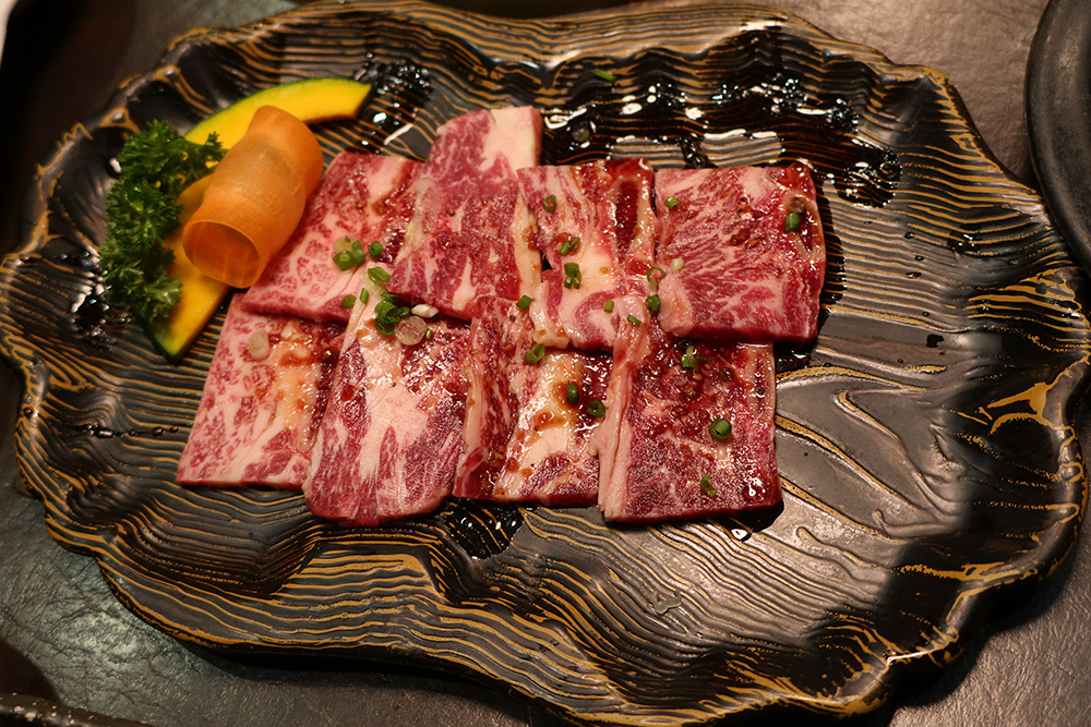 เนื้อติดกระดูกอย่างดีพิเศษ (Tokujo Karubi)