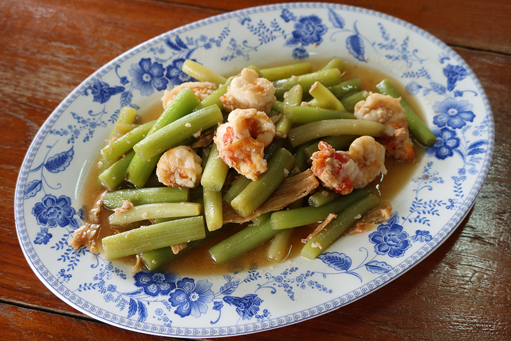 สายบัวผัดกุ้ง