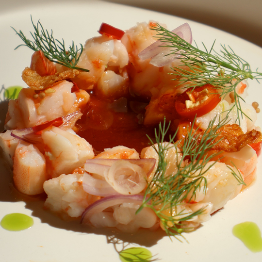 การเตรียมวัตถุดิบในเมนูพล่ากุ้ง (เชฟเป่าเป้ เจสสิก้า หวัง)