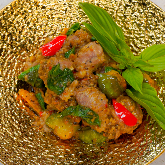 เมนู “หมูผัดส้มเสี้ยว” หนึ่งในอาหารชาววังตำรับวังบางขุนพรหม (เชฟซีตรอง วลาสุระ)