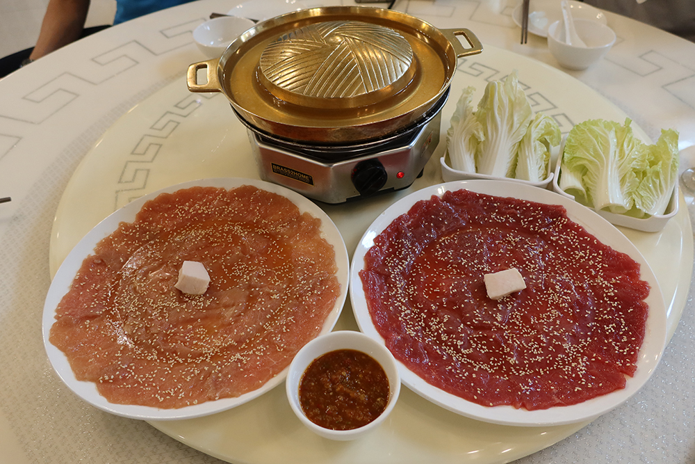 เนื้อและหมูกระทะเจงกิสข่าน