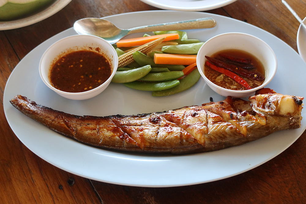 ปลาน้ำเงินย่างซีอิ๊ว