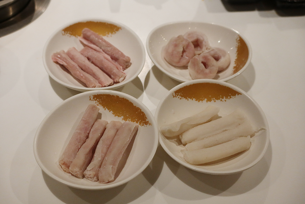 เกี๊ยวกุ้งเกี๊ยวปลาหมึก เกี๊ยวหมูและเกี๊ยวปลาไต้หวัน